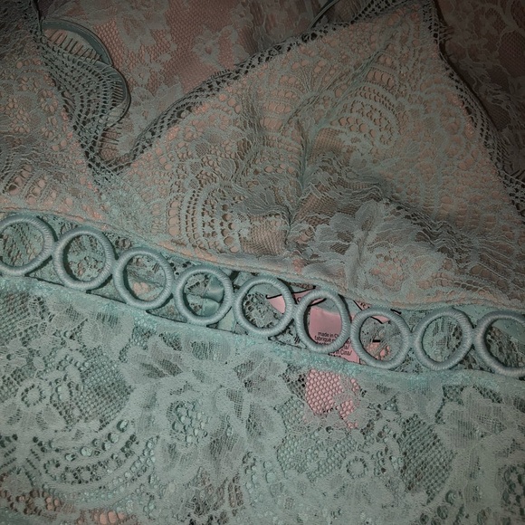 Victoria’s Secret floral lace & rings slip - Picture 4 of 5